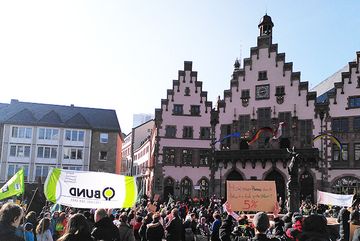 Abschlussversammlung des Globalen Klimastreiks auf dem Römer