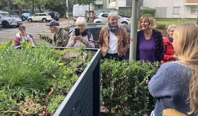 Begehung der Projekte der Naturgarteninitiative