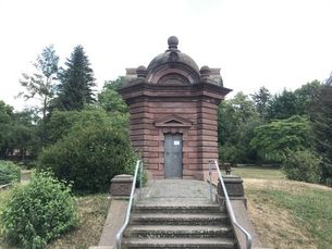 Im Frankfurter Wasserpark: Der um 1880 erbaute Zugang zu dem Wasserbehälter, in dem das Vogelsberger Wasser ankommt
