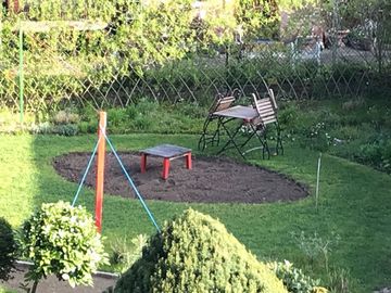 Leere Gartenfläche vor dem Naturgartenwettbewerb